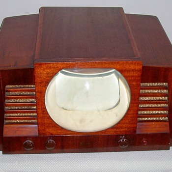 Rare 1940's Temple television - Radios