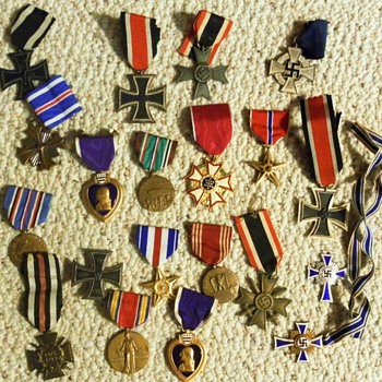 MILITARY MEDALS COLLECTION - Military and Wartime