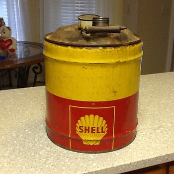 Shell 5 gallon oil can 1940's - Petroliana