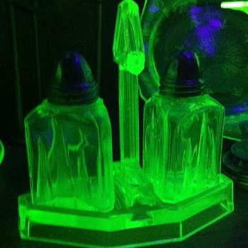 Vaseline glass salt & pepper with holder - Glassware