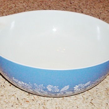 Vintage Colonial Mist Pyrex Bowl