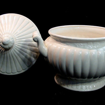 PORCELAIN LIDDED SOUP TUREEN  - China and Dinnerware