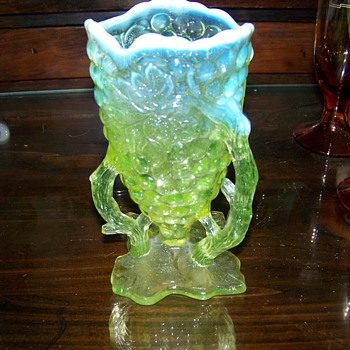 Northwood Grapevine Cluster Vase circa 1905 - Art Glass