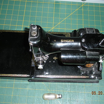 1939 Featherweight w/ Corduroy Lid Organizer * Top mounted Decal