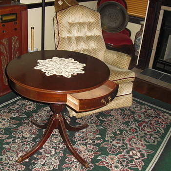 Mersman drum table 5990 - Furniture
