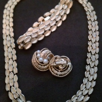 Vintage Trifari set  - Costume Jewelry
