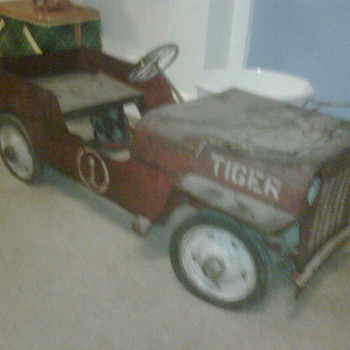 UNKNOWN JEEP PEDAL CAR - Model Cars