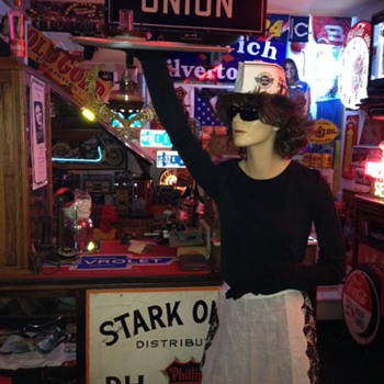 The Makings Of A Carhop Mannequin - Advertising