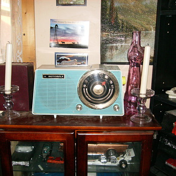 vintage motorola radio the 60s - Radios