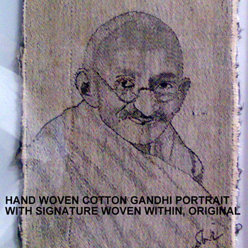 AWESOME VINTAGE HAND WOVEN COTTON PORTRAIT OF MAHATMA GANDHI WITH AUTOGRAPH - Rugs and Textiles