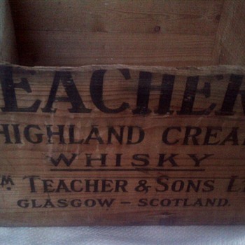 Teachers Highland Cream Whisky wooden crate - Advertising