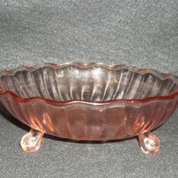 Beautiful Pattern Pink Depression Glass - Glassware