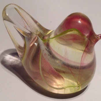 Mini bird paperweight. Isle of White Glass - Art Glass