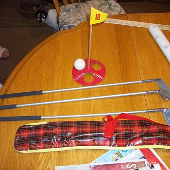 TOY GOLF CLUB SET