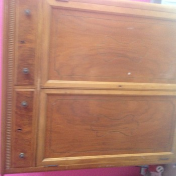 Peck and Hills Gentleman's dresser