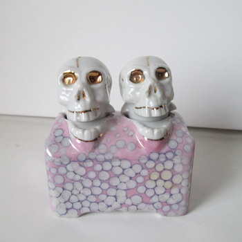 Skull Nodders S&P - Kitchen