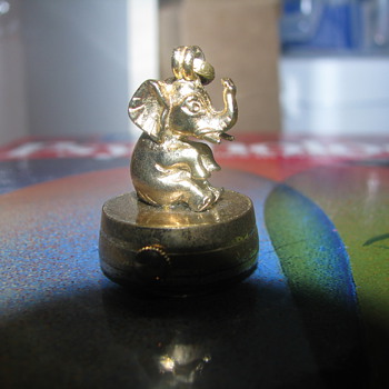 Gold timepiece elephant pendant - Animals