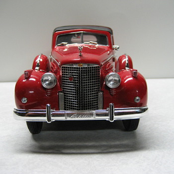 1938 Cadillac V16 Fleetwood Towncar Die-cast - Model Cars