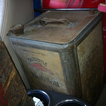 Gargoyle oil can - Petroliana
