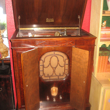 1929 Brunswick with Panatrope Model S31 - Records