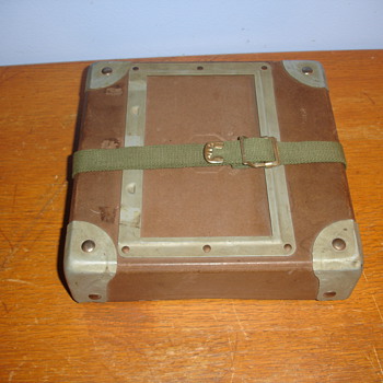 FILM CONTAINER? ANTIQUE MILITARY THING? "B G USA" - Movies