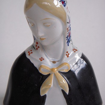 Madonna-like Italian Ceramic Bust of a Woman, Very Beautiful!