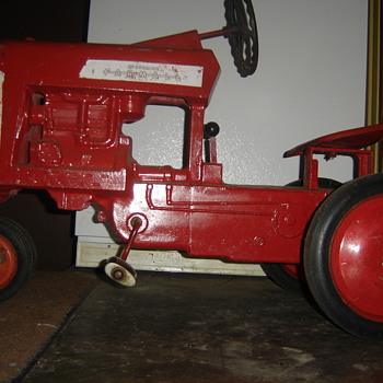 Old Farmall IH pedal tractor