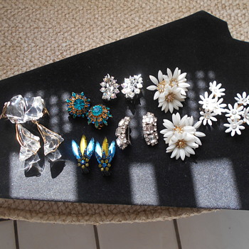 Vintage clip on earring group - Costume Jewelry