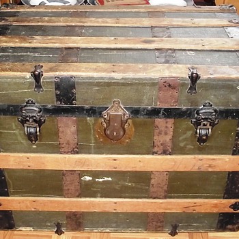 W.M. VANDERPOOL STEAM TRUNK - Furniture