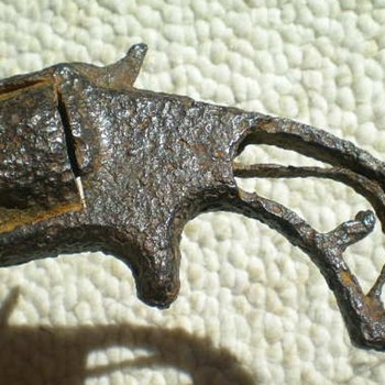 Rusted Antique Revolver/Pistol - Colt? What was it?