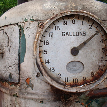 G & B  OLD GAS PUMP ,  CIRCA 1914