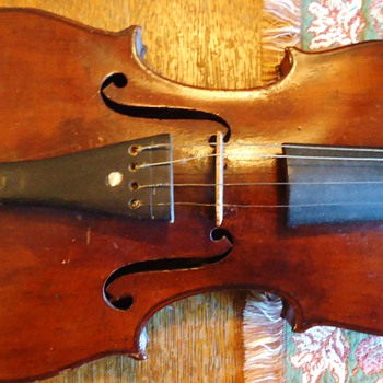 Salvadore De Durro Violin, in old wood box with 2 bows from thrift store a long time ago