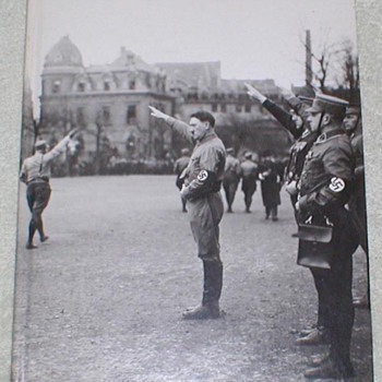 1981 Book - The Nazis / World War II