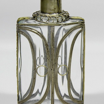 re: in response to Truthisanarrow8's Art Deco Style Metal & Glass Combined Oil Bottle ?? For 3-in-1 oil Perhaps - Art Glass