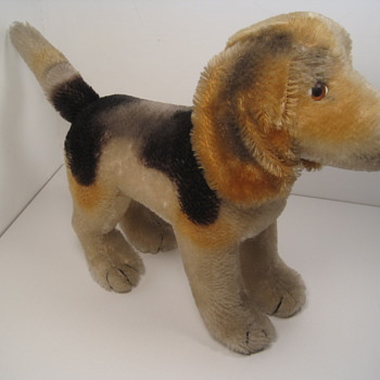 Big Hearted Steiff "Biggie" Beagle - Dolls