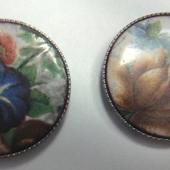 Four enameled Victorian buttons - Victorian Era