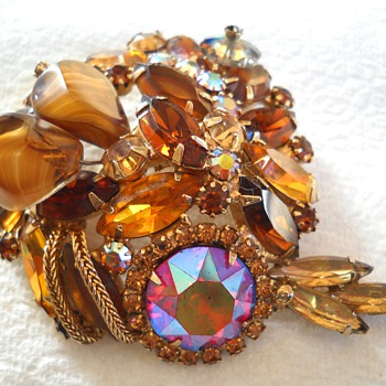 Repost of brown brooch for Katherine with picture of the back - Costume Jewelry