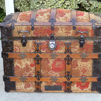 Late 1880's Carpet Covered Trunk Excellent Condition - Furniture