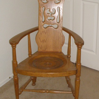 CRAZY LOOKING OAK CHAIR - Furniture