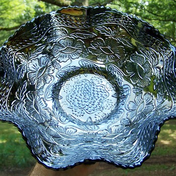 Fenton Black Amethyst Two Flowers Large Bowl (Onyx Black)