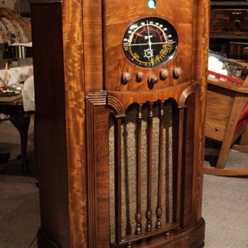 Classic Canadian Marconi console - Radios