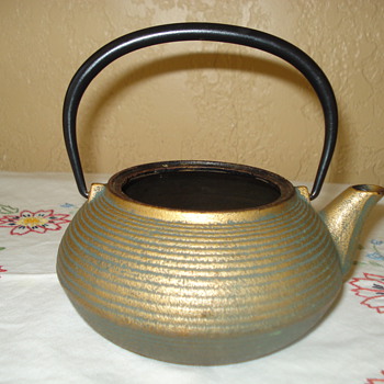 HEAVY METAL TEA POT - Kitchen