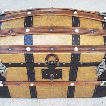 Unusual large Antique Doll Trunk - Toys