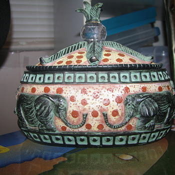 Elephant decorated box - Animals