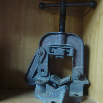 pipe vise  - Tools and Hardware