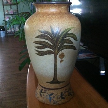 Wall pocket urn vase