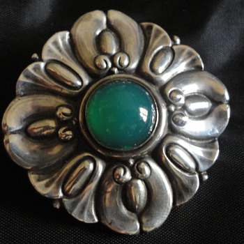 Jugendstil 800 Silver & Chrysoprase Brooch c. 1900, by Wilhelm Müller of Berlin - Fine Jewelry