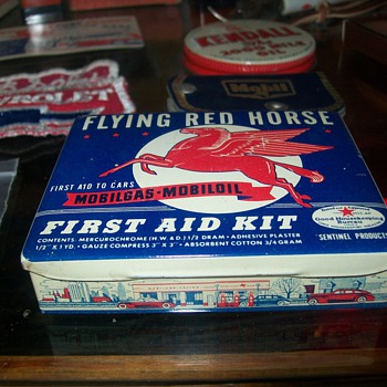 Mobil first aid kit - Petroliana