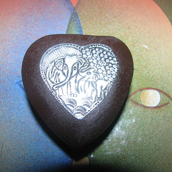 Elephant heart shaped box - Animals