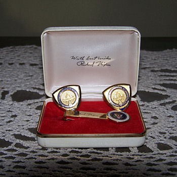 Richard M. Nixon cufflinks and tie bar - Accessories
